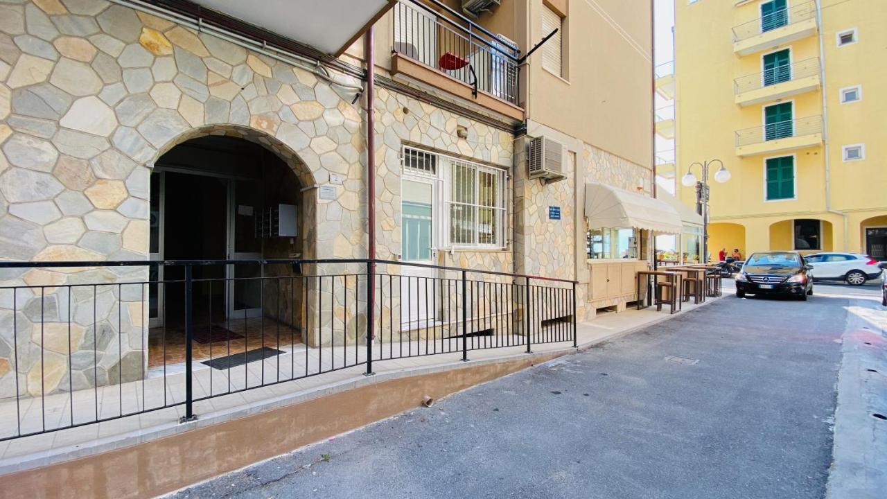 Babyaccommodation Family Experience IV Пиетра Лигуре Екстериор снимка